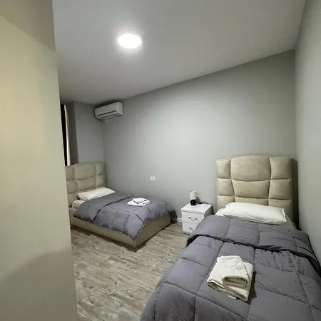 Denny'S Apartment City Center 2 Tirana Exterior photo