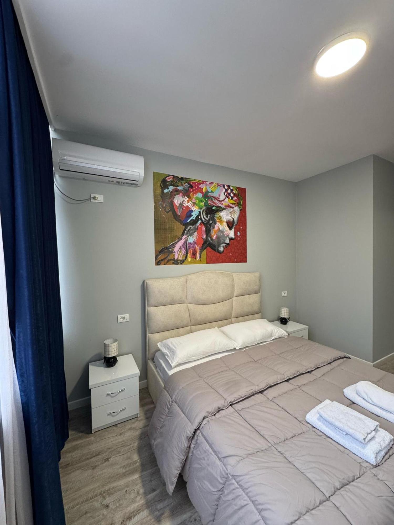 Denny's Center 2 Apartment
